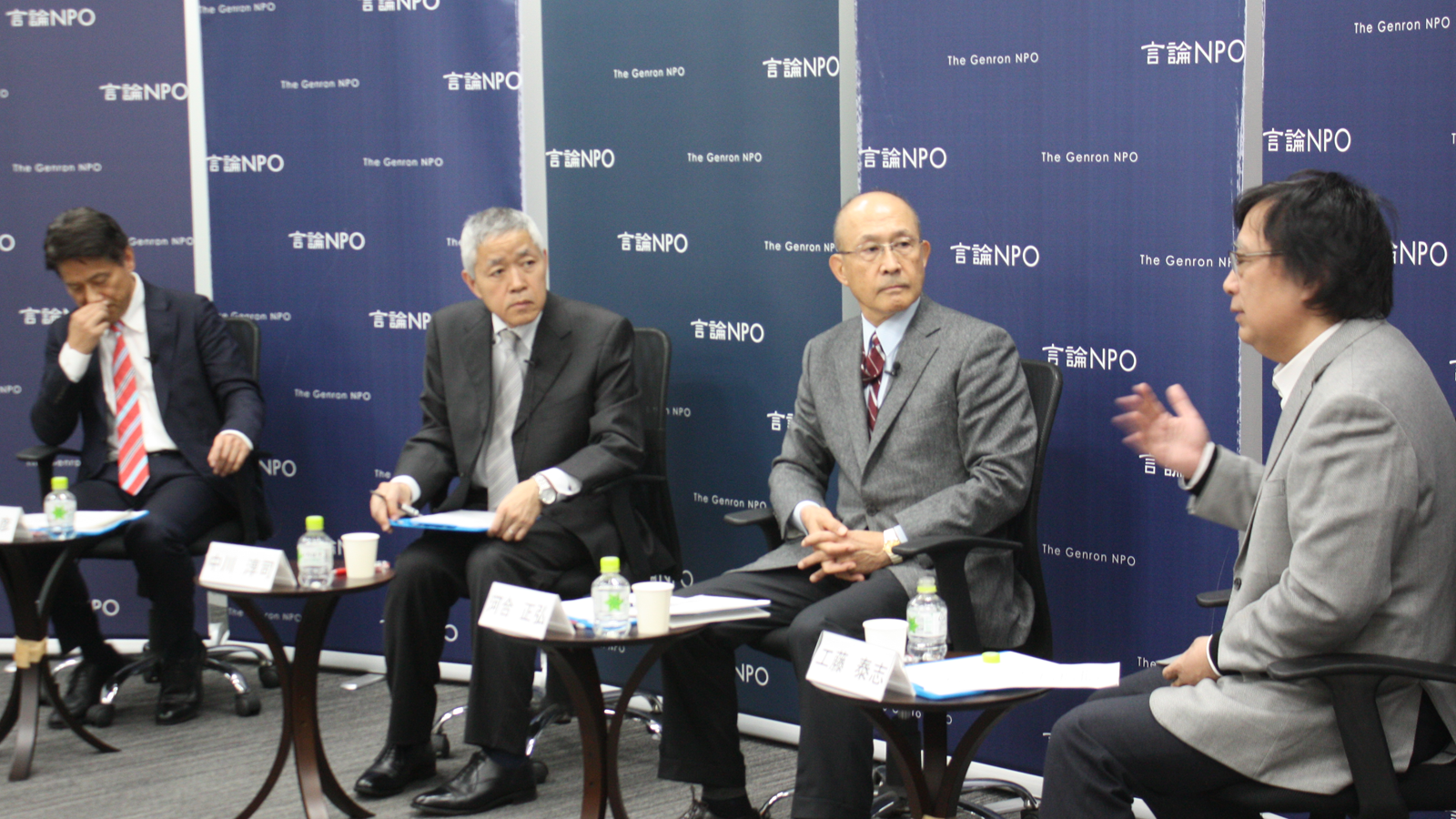 <small>日本は、米中対立が長期化する中でも、ルールに基づく自由貿易体制に米中を巻き込む努力を続けることが重要<br> ―「地球規模課題10分野の国際協力評価」の一環として、専門家３氏が2019年の動きを総括し、2020年を展望</small>