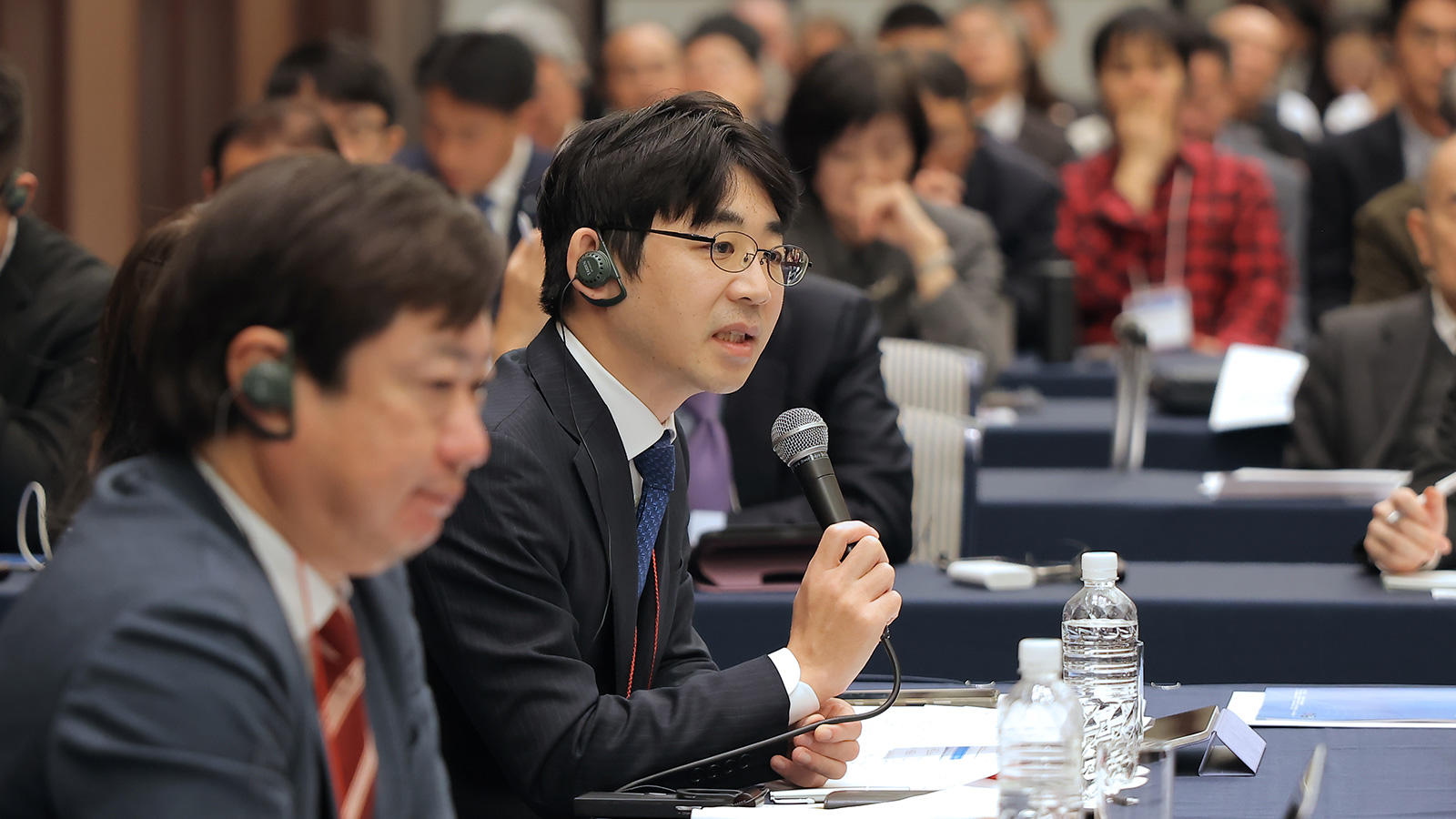 <span class="fs-s">世界の紛争解決と平和構築に向けて、国連改革から公共外交に至るまで多面的な議論が展開された</span><span class="fs-es"> ― 特別分科会(１) 報告 </span>