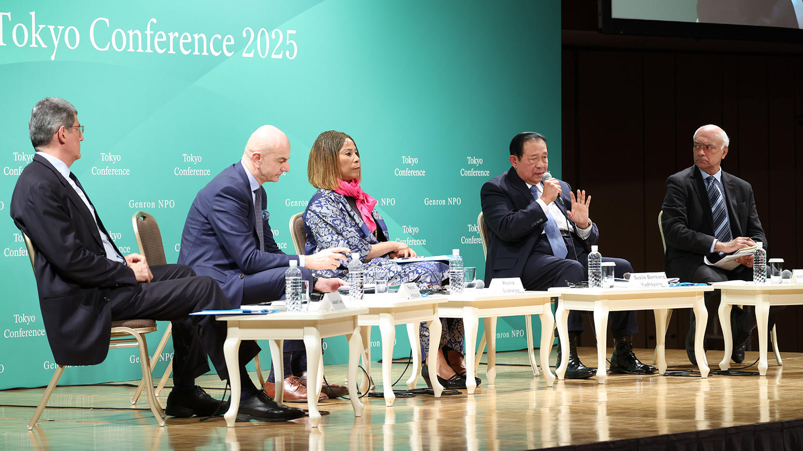 <span class="fs-s">南米、アフリカ、東南アジア、欧州...それぞれの視点から国際協調の未来と改革を考える</span><span class="fs-es">ー「東京会議2025」パネルディスカッション報告</span>