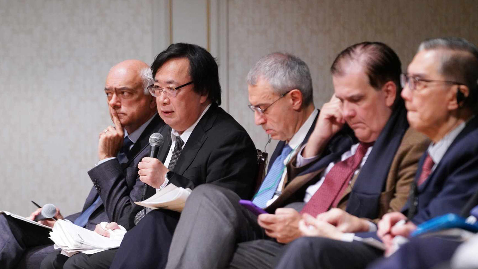 <span class="fs-s">主権国家の人々が幸せになり、未来に希望を持つことができるよう、シンクタンクも努力することが必要</span><span class="fs-es">―「東京会議2024」公開フォーラム・セッション２報告</span>