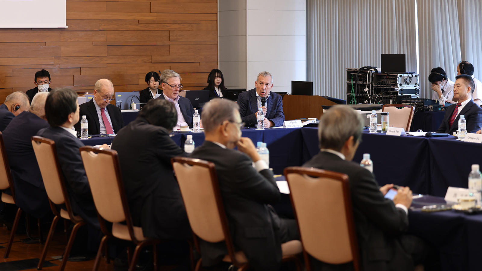 <span class="fs-s">４カ国16人から忌憚ない意見が出され、活発な議論が行われた</span><span class="fs-es">～「アジア平和会議」非公開会議報告～</span>