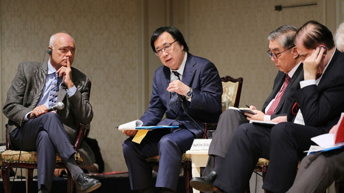 セッション２
「民主主義国は、世界の分断と民主主義の修復にどう立ち向かうか