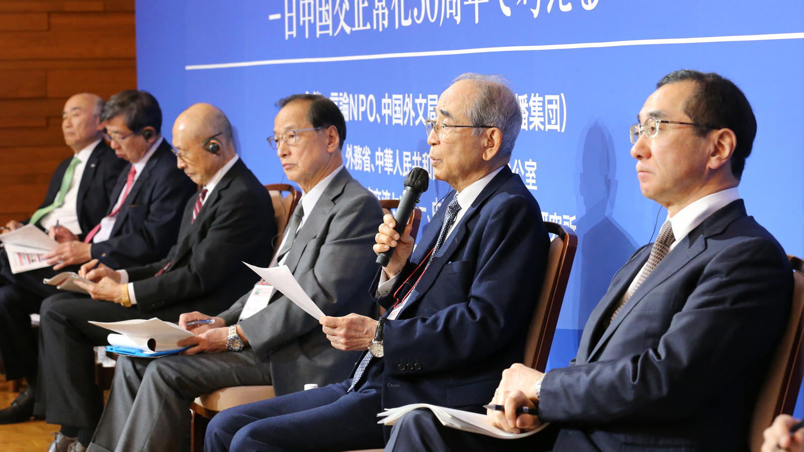 <span class="fs-s">世界経済が既に厳しい状況だからこそ、日中間の協力が必要不可欠</span><span class="fs-es">「第18回東京－北京フォーラム」経済分科会 報告</span>