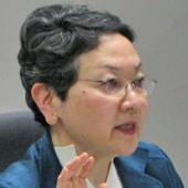 上野真城子氏